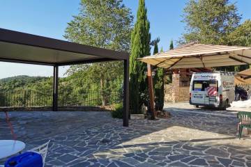 Pergola bioclimatica Maestro Corradi e ombrellone