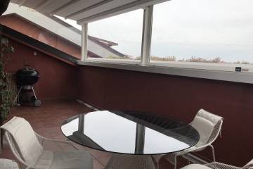 Pergotenda Palladia Corradi con chiusure su terrazzo incassato