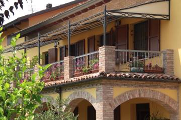 Pergola in ferro con telo fisso