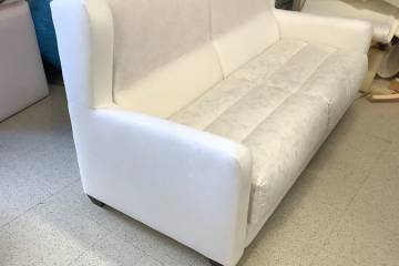 Divano messo in bianco da rivestire con cuscino in piuma